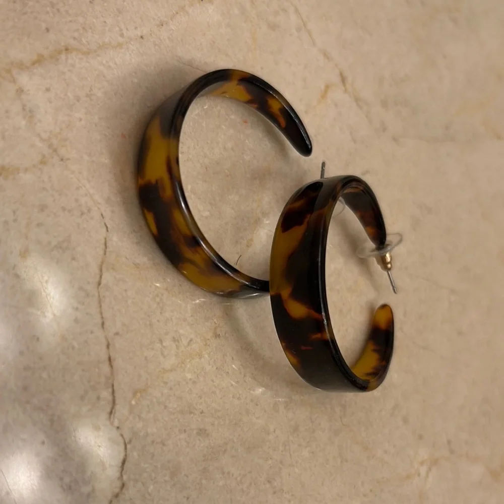 Tortoise Shell Hoop Earrings - Picture 3 of 5